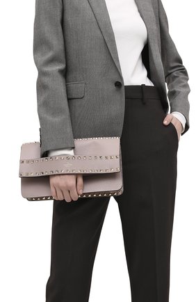 Женский клатч valentino garavani rockstud VALENTINO бежевого цвета по цене 87200 руб., арт. UW2B0E80/YRK | Фото 2 Женский клатч valentino garavani rockstud VALENTINO бежевого цвета, арт. UW2B0E80/YRK | Фото 2