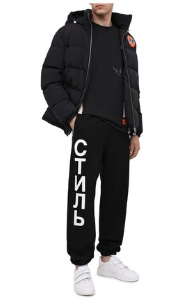 Мужской хлопковые джоггеры HERON PRESTON черного цвета по цене 31200 руб., арт. HMCH014F20JER0021001 | Фото 2 Мужской хлопковые джоггеры HERON PRESTON черного цвета, арт. HMCH014F20JER0021001 | Фото 2