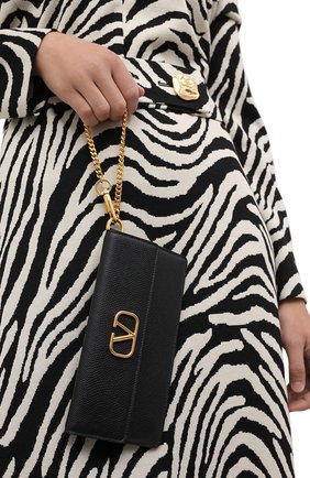 Женские кошелек valentino garavani на цепочке VALENTINO черного цвета по цене 43150 руб., арт. UW2P0T33/SNP | Фото 2 Женские кошелек valentino garavani на цепочке VALENTINO черного цвета, арт. UW2P0T33/SNP | Фото 2