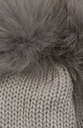 Детского шерстяная шапка с меховыми помпонами WOOLRICH серого цвета по цене 11050 руб., арт. CFWKAC0078FR/UF0096 | Фото 3 Детского шерстяная шапка с меховыми помпонами WOOLRICH серого цвета, арт. CFWKAC0078FR/UF0096 | Фото 3