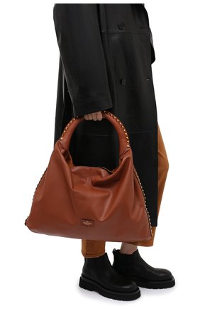 Женская сумка valentino garavani rockstud VALENTINO коричневого цвета по цене 179500 руб., арт. UW2B0H07/DZQ | Фото 2 Женская сумка valentino garavani rockstud VALENTINO коричневого цвета, арт. UW2B0H07/DZQ | Фото 2
