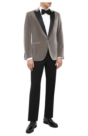 Мужская хлопковая сорочка TOM FORD белого цвета по цене 59500 руб., арт. QFT287/94SIJE | Фото 2 Мужская хлопковая сорочка TOM FORD белого цвета, арт. QFT287/94SIJE | Фото 2 (Длина (для топов): Стандартные; Рукава: Длинные; Материал внешний: Хлопок; Мужское Кросс-КТ: Сорочка-одежда; Принт: Однотонные; Случай: Вечерний; Стили: Классический; Манжеты: На пуговицах; Воротник: Кент)