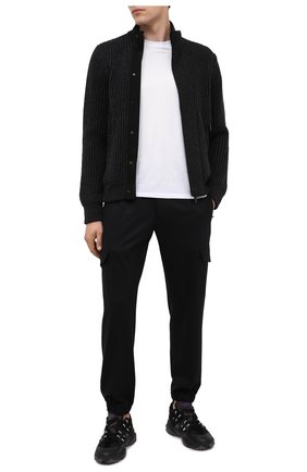 Мужской кашемировый кардиган ERMENEGILDO ZEGNA темно-серого цвета по цене 299500 руб., арт. UVK52/157 | Фото 2 Мужской кашемировый кардиган ERMENEGILDO ZEGNA темно-серого цвета, арт. UVK52/157 | Фото 2 (Длина (для топов): Стандартные; Материал внешний: Шерсть, Кашемир; Рукава: Длинные; Стили: Кэжуэл; Мужское Кросс-КТ: Кардиган-одежда)