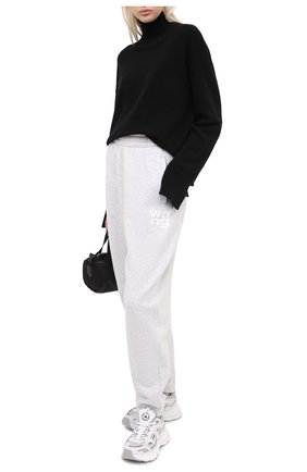 Женские хлопковые джоггеры ALEXANDERWANG.T светло-серого цвета по цене 22000 руб., арт. 4CC1204061 | Фото 2 Женские хлопковые джоггеры ALEXANDERWANG.T светло-серого цвета, арт. 4CC1204061 | Фото 2