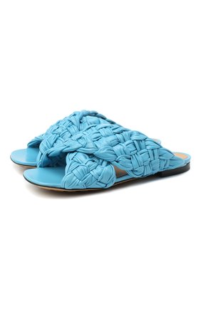 Женские кожаные шлепанцы bv board BOTTEGA VENETA голубого цвета по цене 87100 руб., арт. 631935/VBT10 | Фото 1 Женские кожаные шлепанцы bv board BOTTEGA VENETA голубого цвета, арт. 631935/VBT10 | Фото 1