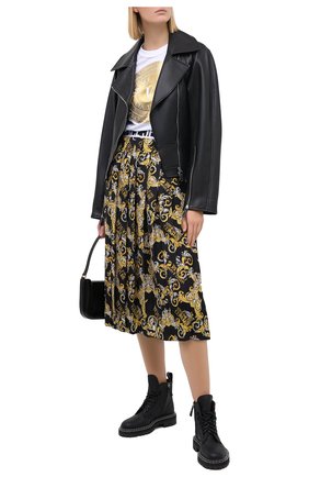 Женская юбка VERSACE JEANS COUTURE разноцветного цвета по цене 39100 руб., арт. A9HZA303-ZDP817/S0835 | Фото 2 Женская юбка VERSACE JEANS COUTURE разноцветного цвета, арт. A9HZA303-ZDP817/S0835 | Фото 2