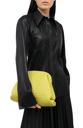 Женский клатч pouch BOTTEGA VENETA светло-зеленого цвета по цене 294500 руб., арт. 639296/V01D0 | Фото 2 Женский клатч pouch BOTTEGA VENETA светло-зеленого цвета, арт. 639296/V01D0 | Фото 2