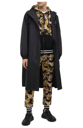 Мужской хлопковые джоггеры VERSACE JEANS COUTURE разноцветного цвета по цене 31800 руб., арт. A2GZA114-ZUP314 BASIC ALL 0VER/S0830 | Фото 2 Мужской хлопковые джоггеры VERSACE JEANS COUTURE разноцветного цвета, арт. A2GZA114-ZUP314 BASIC ALL 0VER/S0830 | Фото 2