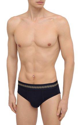 Мужские хлопковые брифы VERSACE темно-синего цвета по цене 5960 руб., арт. AUU02022/AC00058 | Фото 2 Мужские хлопковые брифы VERSACE темно-синего цвета, арт. AUU02022/AC00058 | Фото 2