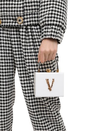 Женская сумка virtus VERSACE белого цвета по цене 226000 руб., арт. DBFG861/D5VIT | Фото 2 Женская сумка virtus VERSACE белого цвета, арт. DBFG861/D5VIT | Фото 2