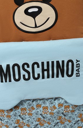 Детский хлопковый конверт MOSCHINO голубого цвета по цене 19950 руб., арт. MUE00C/LDB46 | Фото 3 Детский хлопковый конверт MOSCHINO голубого цвета, арт. MUE00C/LDB46 | Фото 3