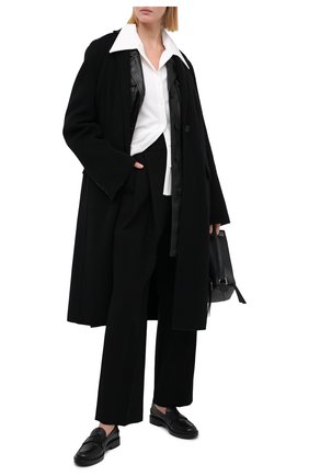 Женские брюки LOW CLASSIC черного цвета по цене 31500 руб., арт. L0W20FW_TR13BK | Фото 2 Женские брюки LOW CLASSIC черного цвета, арт. L0W20FW_TR13BK | Фото 2