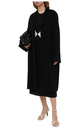 Женское шелковое платье VALENTINO черно-белого цвета по цене 264500 руб., арт. UB3VASK01MH | Фото 2 Женское шелковое платье VALENTINO черно-белого цвета, арт. UB3VASK01MH | Фото 2