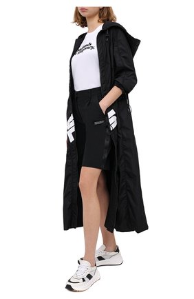 Женские шорты OFF-WHITE черного цвета по цене 46750 руб., арт. 0WCA110E20FAB0011000 | Фото 2 Женские шорты OFF-WHITE черного цвета, арт. 0WCA110E20FAB0011000 | Фото 2