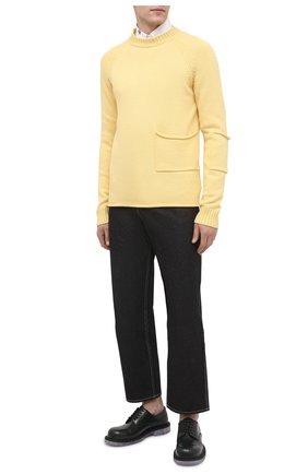 Мужской шерстяной свитер JACQUEMUS желтого цвета по цене 33950 руб., арт. 206KN31/200220 | Фото 2 Мужской шерстяной свитер JACQUEMUS желтого цвета, арт. 206KN31/200220 | Фото 2