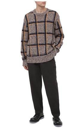 Мужские хлопковые брюки JACQUEMUS темно-серого цвета по цене 36800 руб., арт. 206PA03/150930 | Фото 2 Мужские хлопковые брюки JACQUEMUS темно-серого цвета, арт. 206PA03/150930 | Фото 2 (Материал внешний: Хлопок; Длина (брюки, джинсы): Стандартные; Случай: Повседневный; Стили: Минимализм)