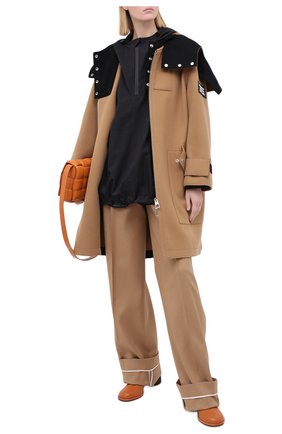 Женская куртка LOW CLASSIC черного цвета по цене 29300 руб., арт. L0W20FW_T002BK | Фото 2 Женская куртка LOW CLASSIC черного цвета, арт. L0W20FW_T002BK | Фото 2