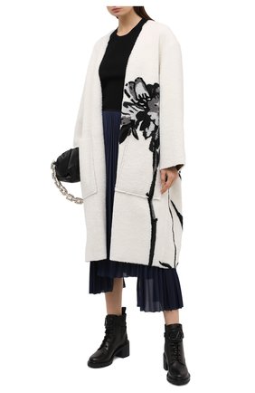 Женские кожаные ботильоны valentino garavani vlogo VALENTINO черного цвета по цене 96550 руб., арт. UW0S0AH7/HKK | Фото 2 Женские кожаные ботильоны valentino garavani vlogo VALENTINO черного цвета, арт. UW0S0AH7/HKK | Фото 2