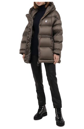 Женский пуховая куртка OFF-WHITE хаки цвета по цене 139500 руб., арт. 0WEA211E20FAB0016301 | Фото 2 Женский пуховая куртка OFF-WHITE хаки цвета, арт. 0WEA211E20FAB0016301 | Фото 2