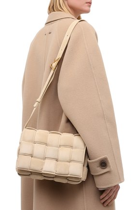Женская сумка padded cassette BOTTEGA VENETA светло-бежевого цвета по цене 221000 руб., арт. 591970/V04N1 | Фото 2 Женская сумка padded cassette BOTTEGA VENETA светло-бежевого цвета, арт. 591970/V04N1 | Фото 2