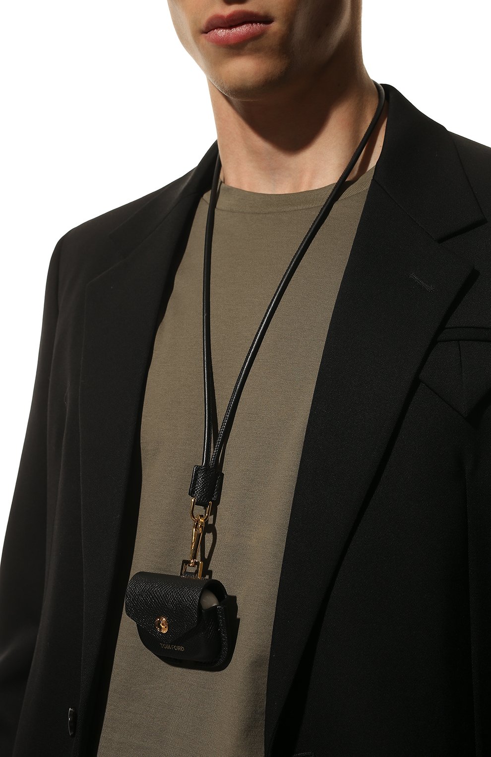 Кожаный чехол для airpods pro TOM FORD черного цвета по цене 52850 руб., арт. Y0304T-LCL081 | Фото 3 Кожаный чехол для airpods pro TOM FORD черного цвета, арт. Y0304T-LCL081 | Фото 3 (Материал: Натуральная кожа; Женское Кросс-КТ: Кожа AirPods)