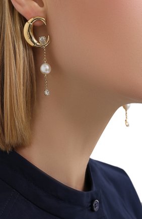 Женские серьги CHLOÉ золотого цвета по цене 43000 руб., арт. CHC20AFE75BNC | Фото 2 Женские серьги CHLOÉ золотого цвета, арт. CHC20AFE75BNC | Фото 2 (Материал: Металл)