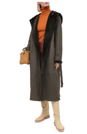 Женская двусторонняя дубленка LORO PIANA хаки цвета по цене 995000 руб., арт. FAL2393 | Фото 2 Женская двусторонняя дубленка LORO PIANA хаки цвета, арт. FAL2393 | Фото 2