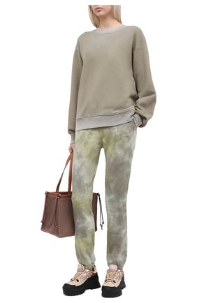 Женские хлопковые джоггеры COTTON CITIZEN хаки цвета по цене 24350 руб., арт. W420461 | Фото 2 Женские хлопковые джоггеры COTTON CITIZEN хаки цвета, арт. W420461 | Фото 2