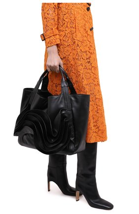 Женская сумка atelier VALENTINO черного цвета по цене 272000 руб., арт. UW0B0H90/MKA | Фото 2 Женская сумка atelier VALENTINO черного цвета, арт. UW0B0H90/MKA | Фото 2