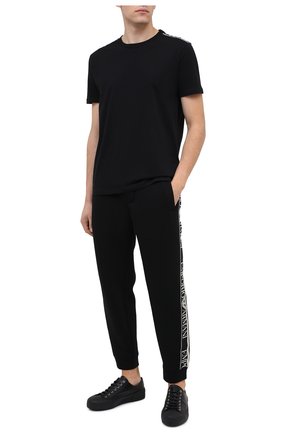Мужские хлопковая футболка CALVIN KLEIN черного цвета по цене 4790 руб., арт. KM0KM00475 | Фото 2 Мужские хлопковая футболка CALVIN KLEIN черного цвета, арт. KM0KM00475 | Фото 2