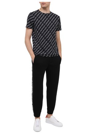 Мужские хлопковая футболка CALVIN KLEIN черно-белого цвета по цене 4790 руб., арт. KM0KM00470 | Фото 2 Мужские хлопковая футболка CALVIN KLEIN черно-белого цвета, арт. KM0KM00470 | Фото 2