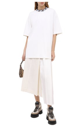 Женская хлопковая футболка ACNE STUDIOS белого цвета по цене 17800 руб., арт. CL0072/W | Фото 2 Женская хлопковая футболка ACNE STUDIOS белого цвета, арт. CL0072/W | Фото 2