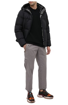Мужской хлопковые джоггеры MONCLER светло-серого цвета по цене 38600 руб., арт. F2-091-2A749-00-57158 | Фото 2 Мужской хлопковые джоггеры MONCLER светло-серого цвета, арт. F2-091-2A749-00-57158 | Фото 2