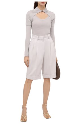 Женский пуловер JACQUEMUS светло-серого цвета по цене 29750 руб., арт. 203KN25/226900 | Фото 2 Женский пуловер JACQUEMUS светло-серого цвета, арт. 203KN25/226900 | Фото 2