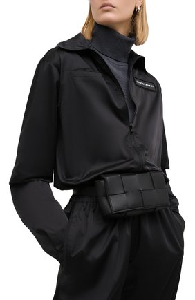 Женская поясная сумка cassette BOTTEGA VENETA черного цвета по цене 89950 руб., арт. 639367/VMAY1 | Фото 2 Женская поясная сумка cassette BOTTEGA VENETA черного цвета, арт. 639367/VMAY1 | Фото 2