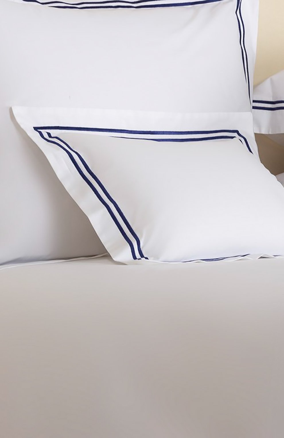 Хлопковая наволочка FRETTE синего цвета по цене 6995 руб., арт. FA7017 E0700 030B | Фото 2 Хлопковая наволочка FRETTE синего цвета, арт. FA7017 E0700 030B | Фото 2