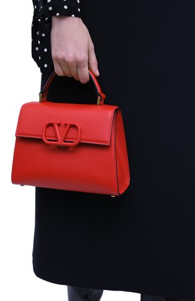 Женская сумка valentino garavani vsling VALENTINO красного цвета по цене 164000 руб., арт. UW0B0F53/KGW | Фото 2 Женская сумка valentino garavani vsling VALENTINO красного цвета, арт. UW0B0F53/KGW | Фото 2