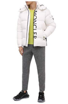 Мужская пуховая куртка maures MONCLER белого цвета по цене 116600 руб., арт. F2-091-1B544-10-53333 | Фото 2 Мужская пуховая куртка maures MONCLER белого цвета, арт. F2-091-1B544-10-53333 | Фото 2