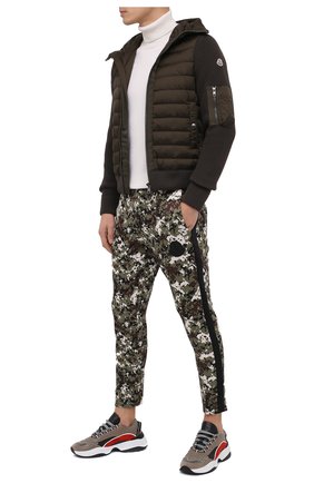 Мужской брюки MONCLER хаки цвета по цене 48400 руб., арт. F2-091-8H724-00-829HN | Фото 2 Мужской брюки MONCLER хаки цвета, арт. F2-091-8H724-00-829HN | Фото 2