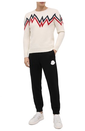 Мужской свитер MONCLER белого цвета по цене 59950 руб., арт. F2-091-9C750-00-A9498 | Фото 2 Мужской свитер MONCLER белого цвета, арт. F2-091-9C750-00-A9498 | Фото 2