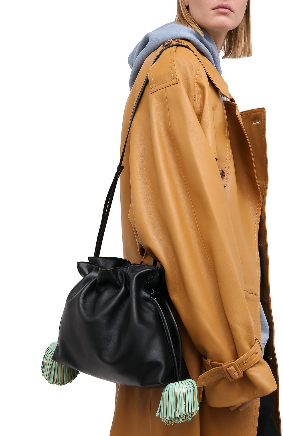 Женский клатч flamenco LOEWE черного цвета по цене 179500 руб., арт. A411FC1X17 | Фото 5 Женский клатч flamenco LOEWE черного цвета, арт. A411FC1X17 | Фото 5