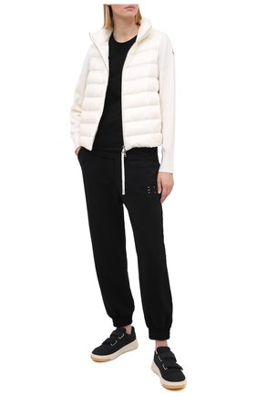 Женская хлопковая футболка MONCLER черного цвета по цене 16200 руб., арт. F2-093-8C732-00-V8058 | Фото 2 Женская хлопковая футболка MONCLER черного цвета, арт. F2-093-8C732-00-V8058 | Фото 2