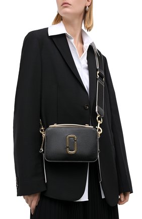 Женская сумка sure shot large MARC JACOBS (THE) черного цвета по цене 39950 руб., арт. M0015898 | Фото 2 Женская сумка sure shot large MARC JACOBS (THE) черного цвета, арт. M0015898 | Фото 2