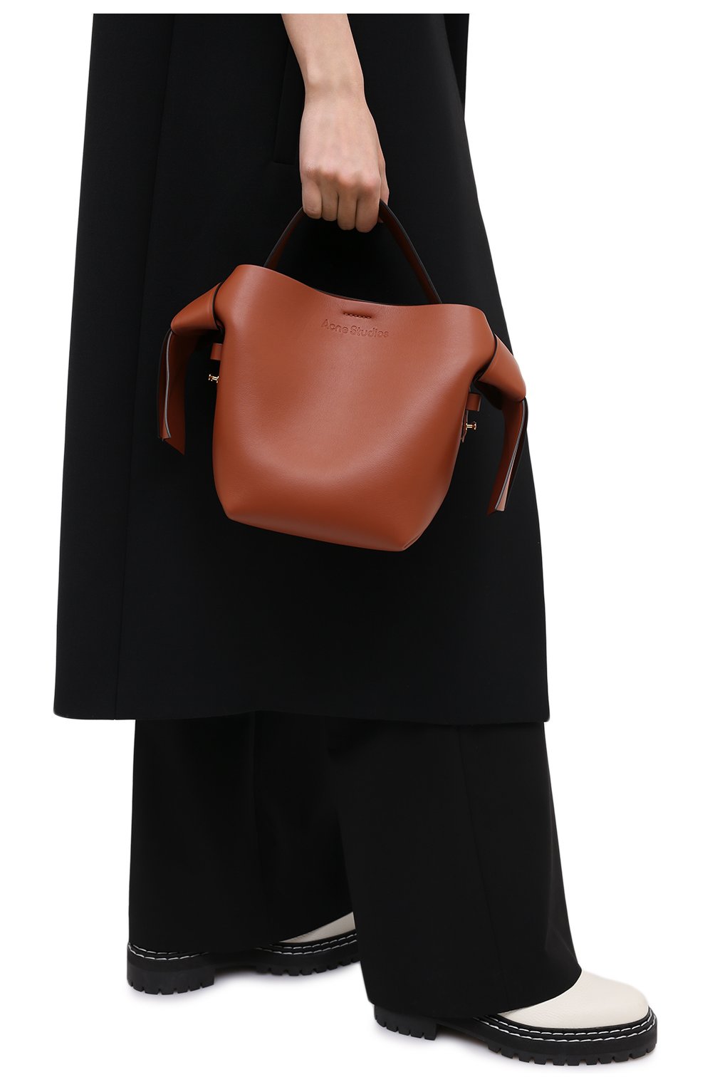 Женская сумка musubi medium ACNE STUDIOS коричневого цвета по цене 82750 руб., арт. A10093 | Фото 2 Женская сумка musubi medium ACNE STUDIOS коричневого цвета, арт. A10093 | Фото 2