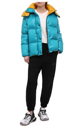 Женский пуховая куртка MONCLER бирюзового цвета по цене 122000 руб., арт. F2-093-1A51N-00-C0067 | Фото 2 Женский пуховая куртка MONCLER бирюзового цвета, арт. F2-093-1A51N-00-C0067 | Фото 2