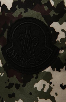 Женский пуховый шарф MONCLER хаки цвета по цене 28100 руб., арт. F2-093-3C518-00-54AND | Фото 2 Женский пуховый шарф MONCLER хаки цвета, арт. F2-093-3C518-00-54AND | Фото 2