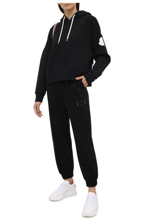 Женский хлопковое худи MONCLER черного цвета по цене 38400 руб., арт. F2-093-8G752-10-V8186 | Фото 2 Женский хлопковое худи MONCLER черного цвета, арт. F2-093-8G752-10-V8186 | Фото 2