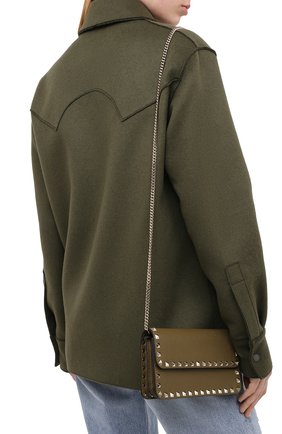 Женская сумка valentino garavani rockstud VALENTINO хаки цвета по цене 78250 руб., арт. UW2P0S61/VSH | Фото 2 Женская сумка valentino garavani rockstud VALENTINO хаки цвета, арт. UW2P0S61/VSH | Фото 2