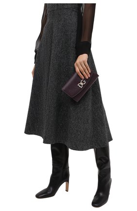 Женские кошелек на цепочке DOLCE & GABBANA бордового цвета по цене 68500 руб., арт. BI1275/AU771 | Фото 2 Женские кошелек на цепочке DOLCE & GABBANA бордового цвета, арт. BI1275/AU771 | Фото 2
