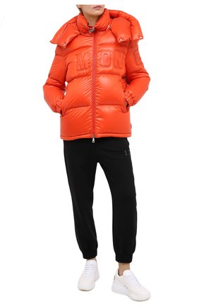 Женский пуховик MONCLER оранжевого цвета по цене 128100 руб., арт. F2-093-1A52E-40-68991 | Фото 2 Женский пуховик MONCLER оранжевого цвета, арт. F2-093-1A52E-40-68991 | Фото 2
